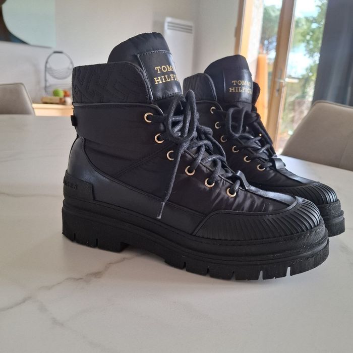 Жіночі черевики Tommy Hilfiger.