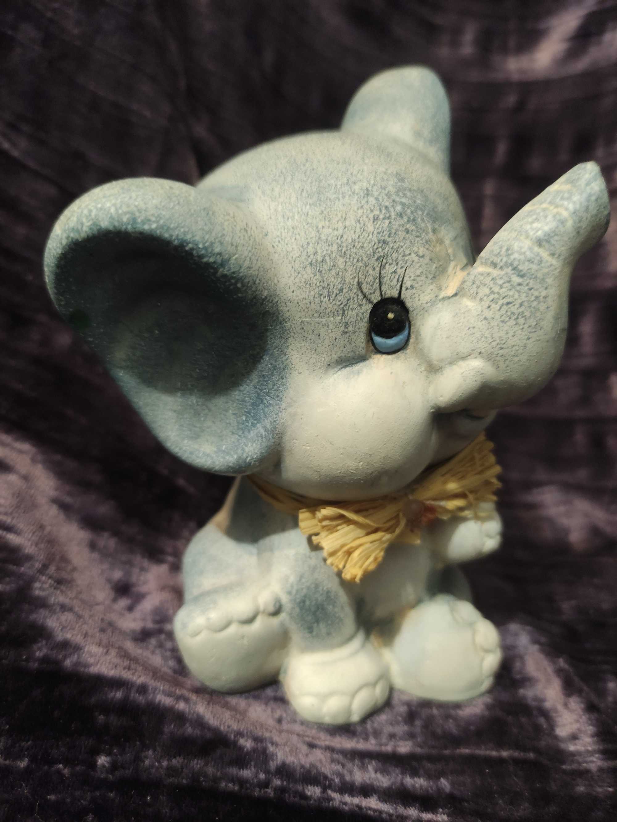 Figurka porcelanowa Słonik na szczęście