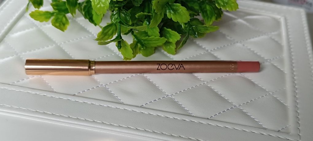 Zoeva konturówka do ust
