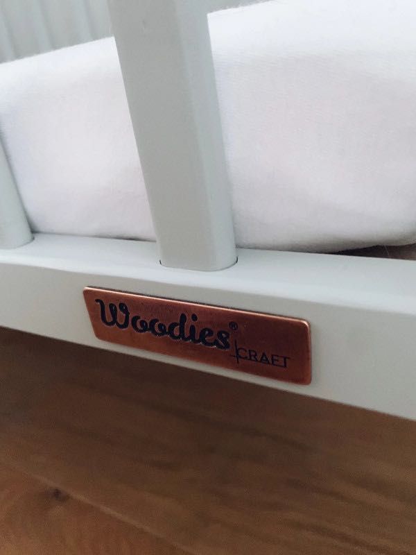 Zestaw Woodies: łóżeczko + przewijak wolnostojący + dodatki