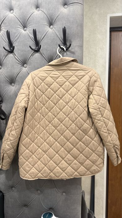 Стьогана куртка бежева