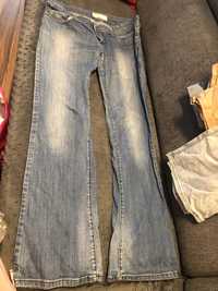 A1.  Spodnie jeansowe rozmiar 32