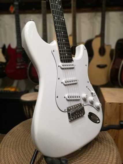 gitara elektryczna typu stratocaster Prima ST-350 WH elektryk ST-350
