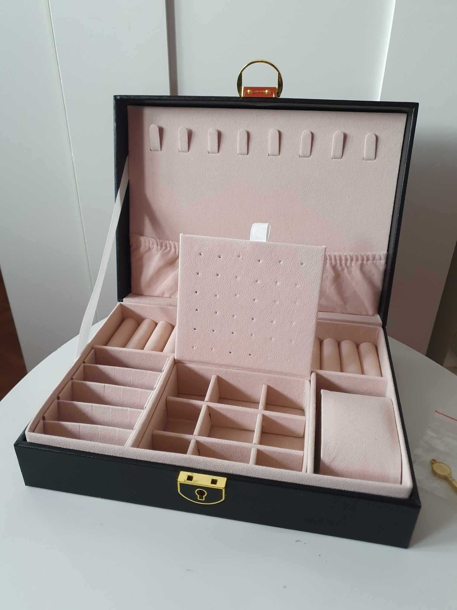 Czarna szkatułka pikowana na biżuterię organizer szkatułka