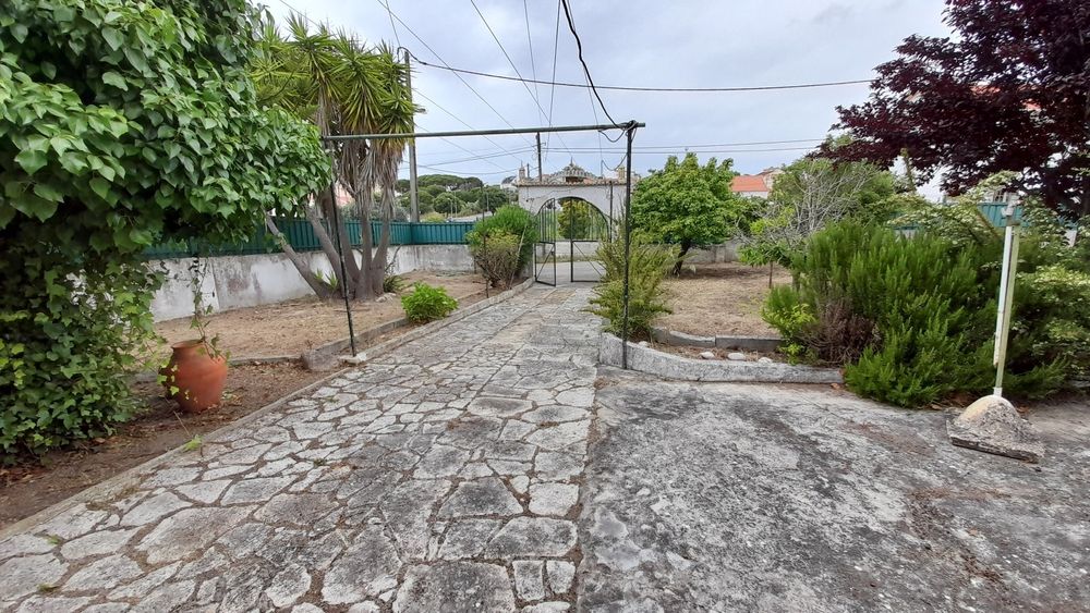 Vende-se vivenda em lote com 806m2