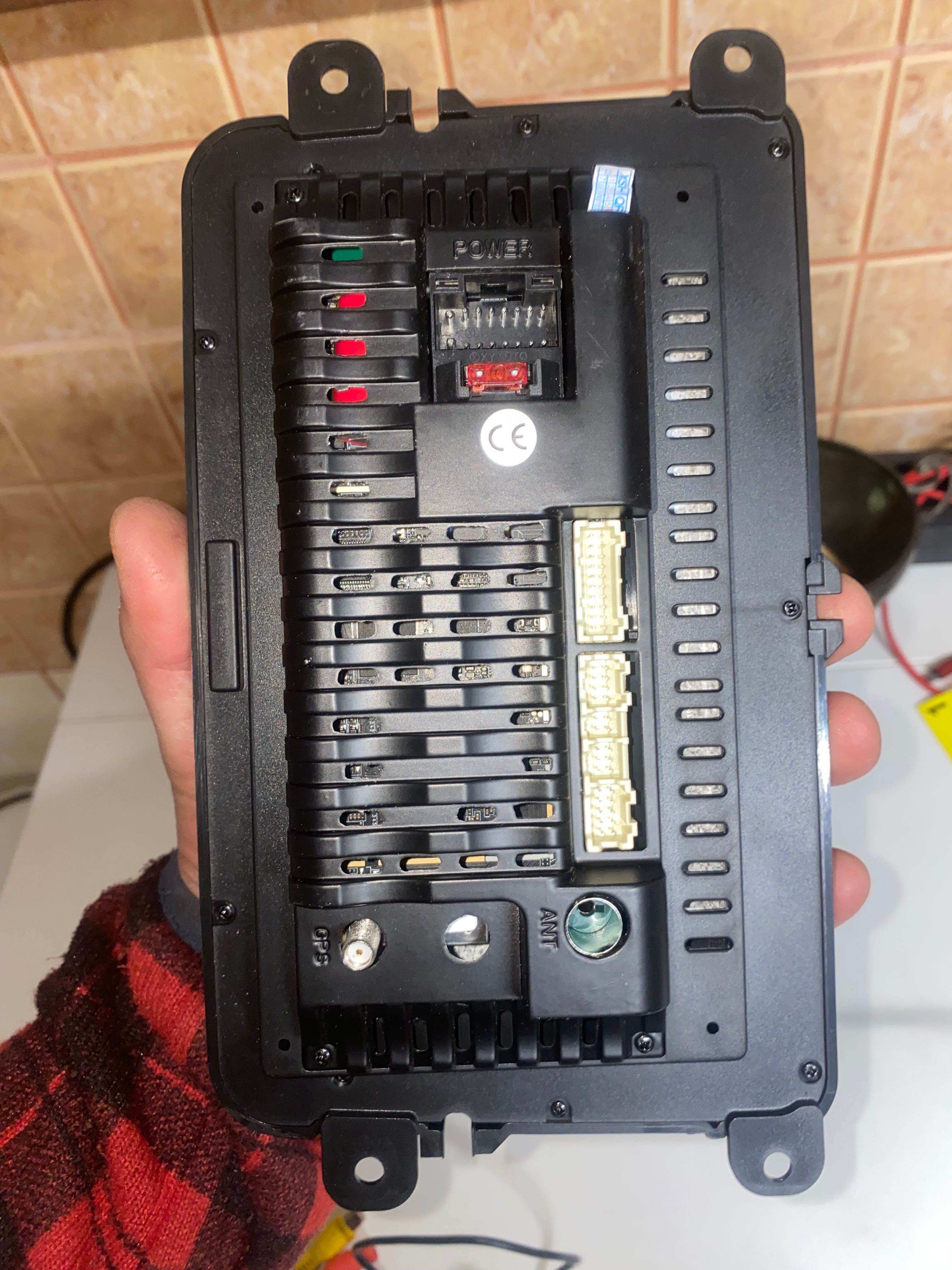 Multimedialny Odtwarzacz Samochodowy z Androidem – Model SHA16/23