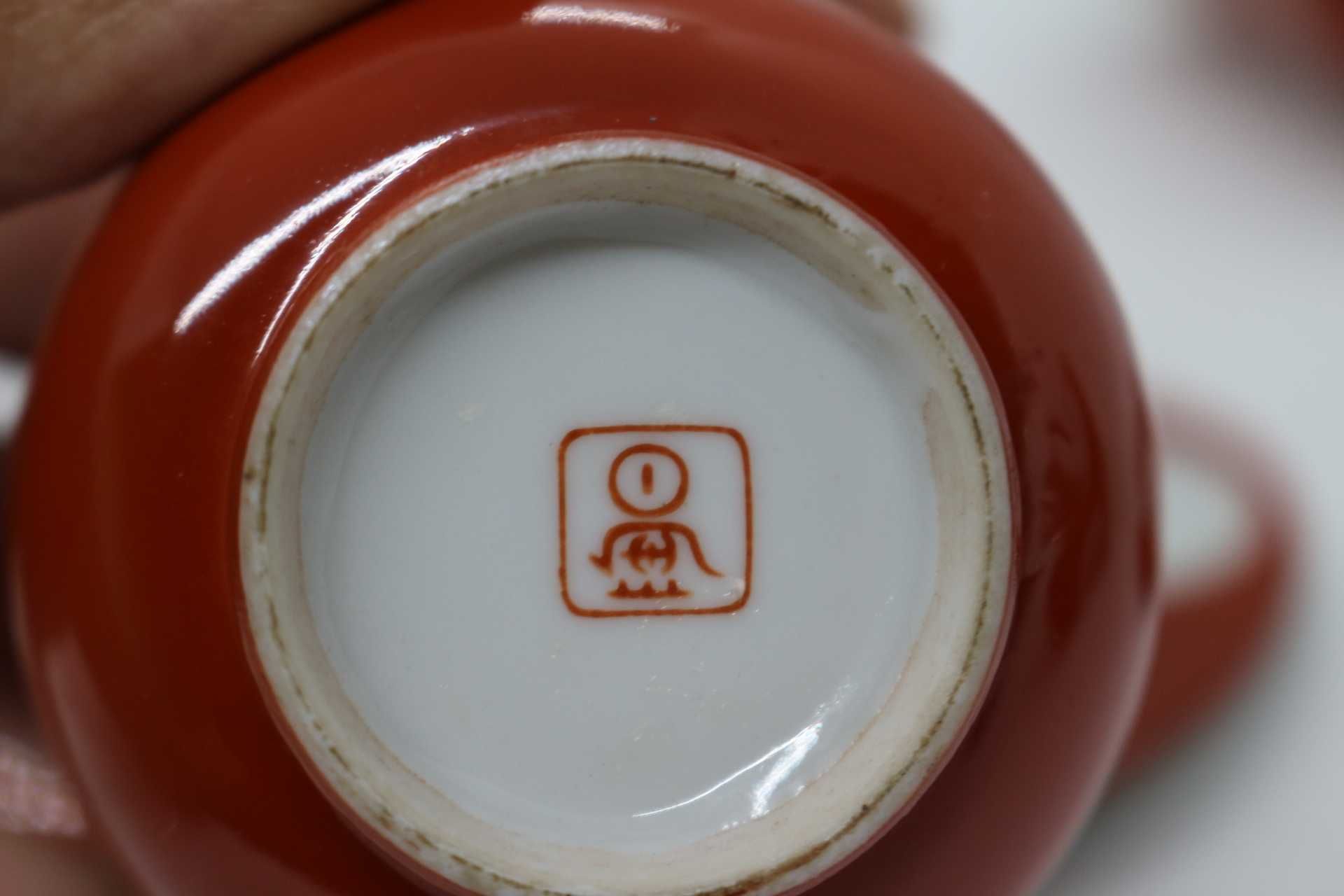 Caixas Porcelana Chinesa "Rouge-de-Fer" Reservas e Caracteres