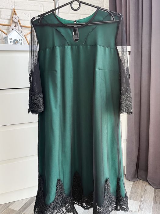 Смарагдова жіноча сукня з мереживом, розмір m/l