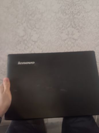 Ноутбук Lenovo G50-30 працює