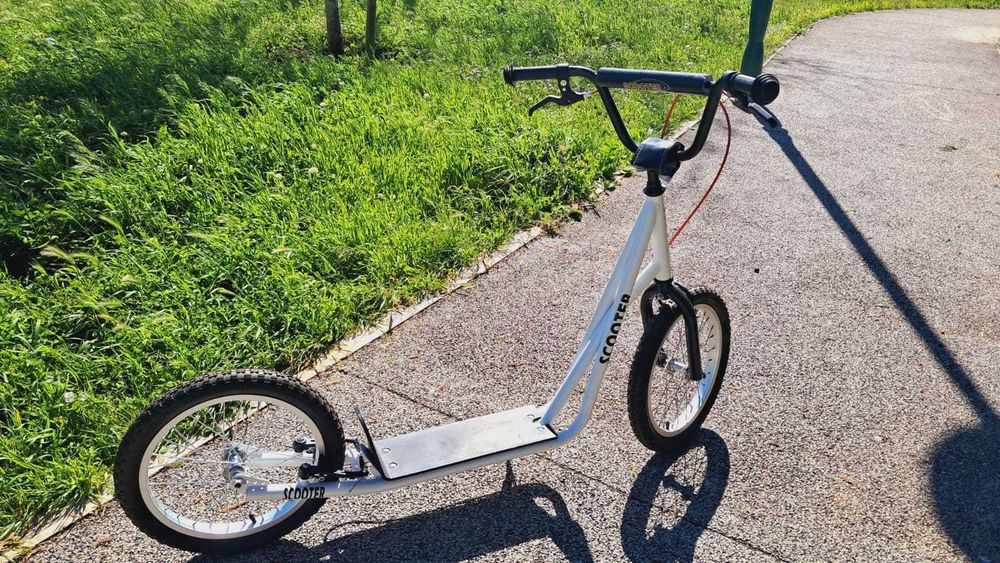 Trotinete com Rodas Grandes para estabilidade em todos os terrenos