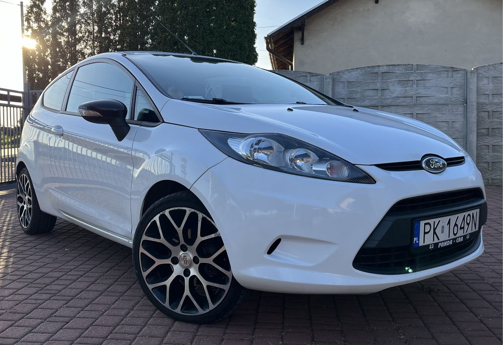 Ford fiesta mk7 2010 rok GAZ niski przebieg