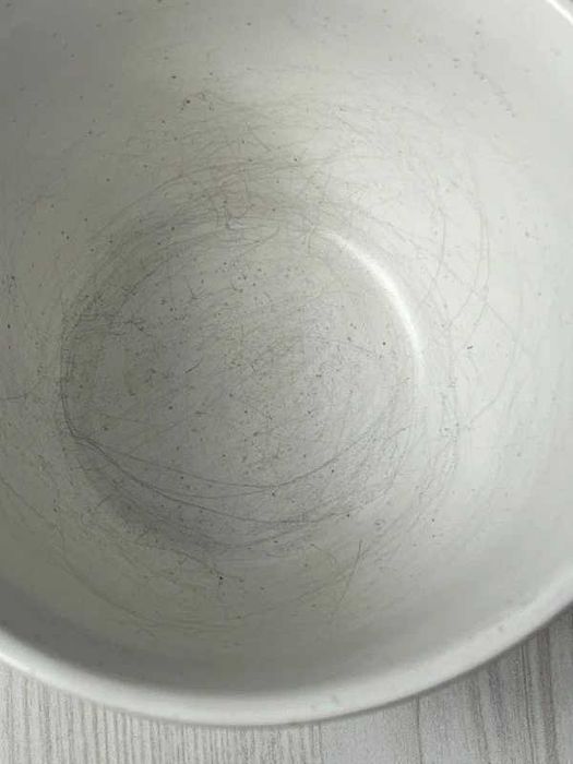 Biały duży kubek ze złotymi listkami Smukee 500 ml