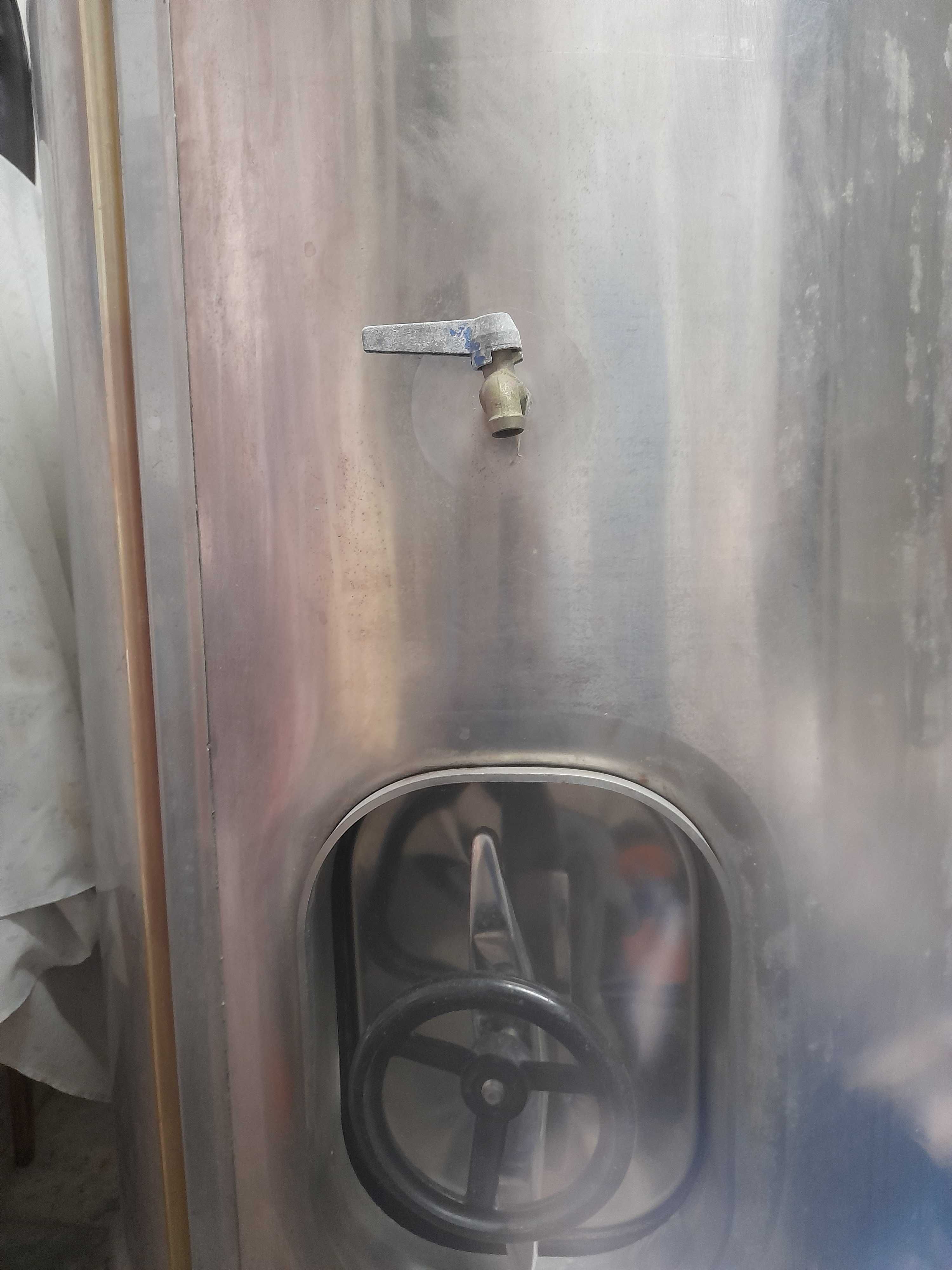 Oportunidade única! Depósito em inox para vinho de 500 litros.