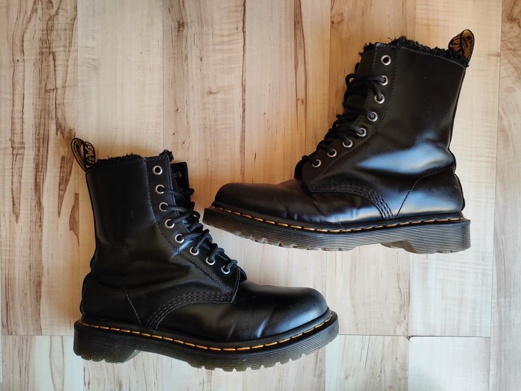 Klasyczne czarne Dr Martens 1460 Serena rozm 39 futerko ocieplane wyso