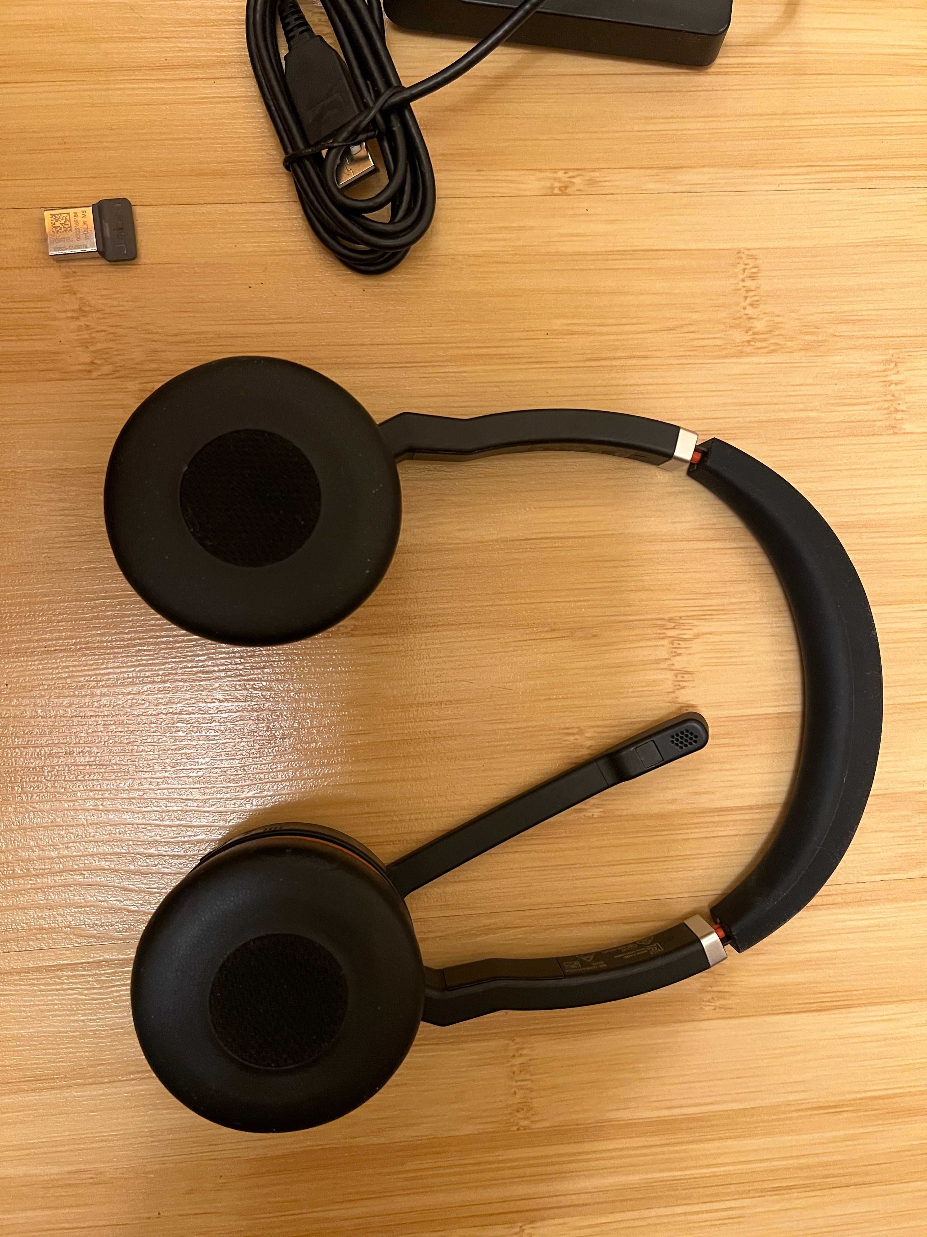Професійна гарнітура Jabra Evolve 75 активне шумоподавлення, стенд