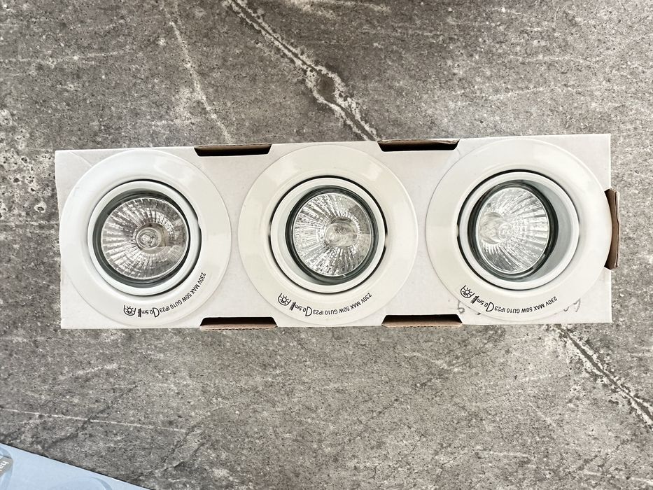 Oprawy sufitowe/ halogeny 230v. 3x50W NOWE