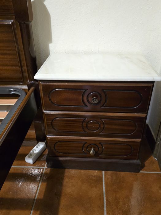 Quarto casal em madeira- RESERVADO