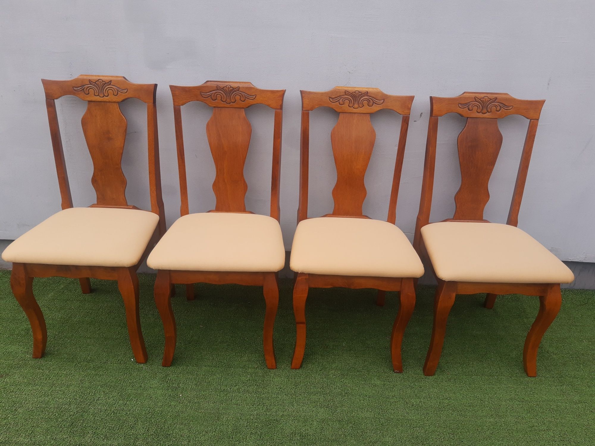 Stół rozkładany plus 4 krzesła komplet