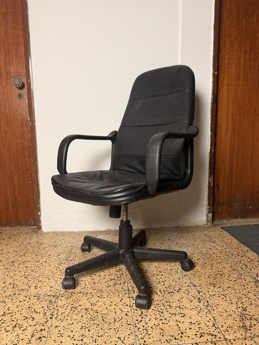 Vendo 2 cadeiras de MESA DE COMPUTADOR