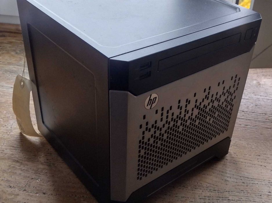 HP Microserver Gen8 - 8GB ECC, Xeon 1230v2, iLo Adv, HDD 160GB