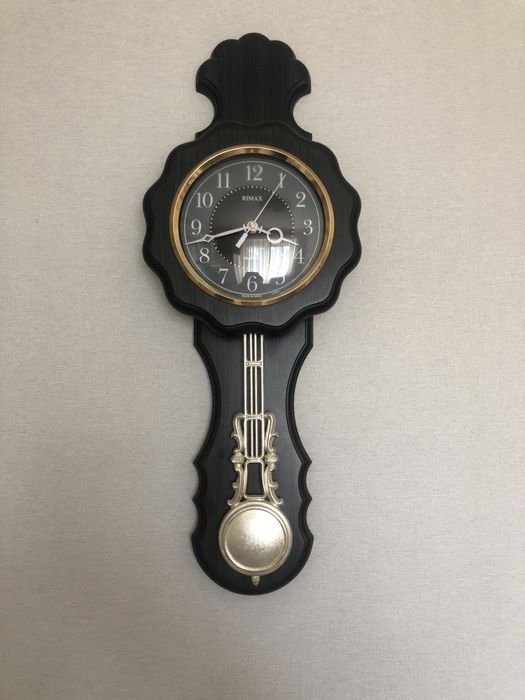 Часы настенные черные
