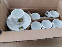 Vendo conj. de 6 chávenas de café nunca usados e ofereço um cinzeiro