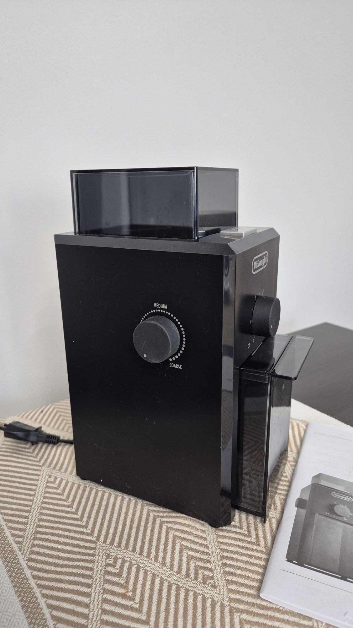 Młynek do kawy Delonghi KG79