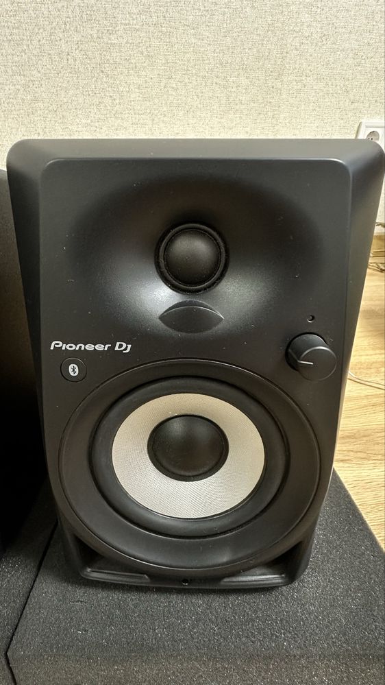Студійний монітор Pioneer DM-40BT