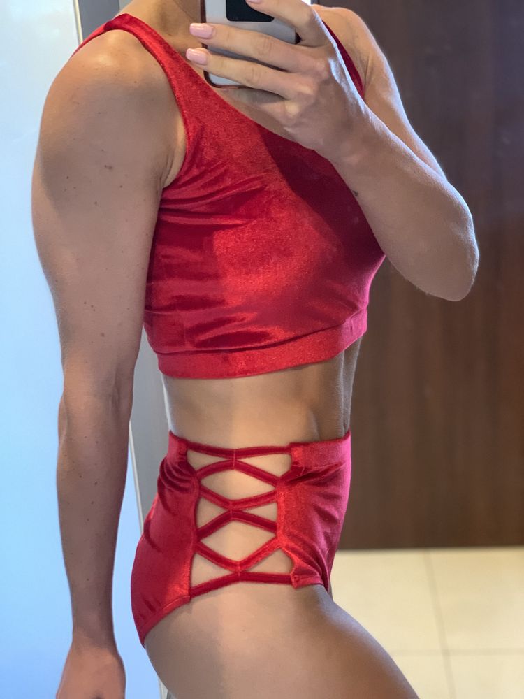 Nowy strój do Pole Dance, S
