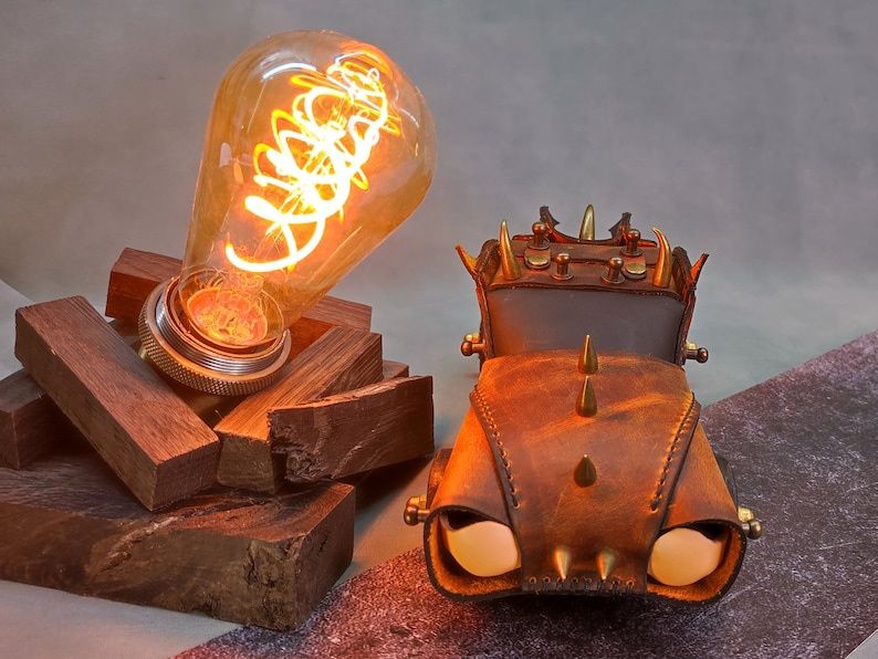 Шкатулка шкіряна для коштовностей у вигляді автомобілю ручна робота