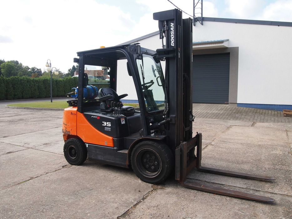Wózek widłowy Doosan 3.5T, Gaz, wolny skok, maszt triplex, SPROWADZONY