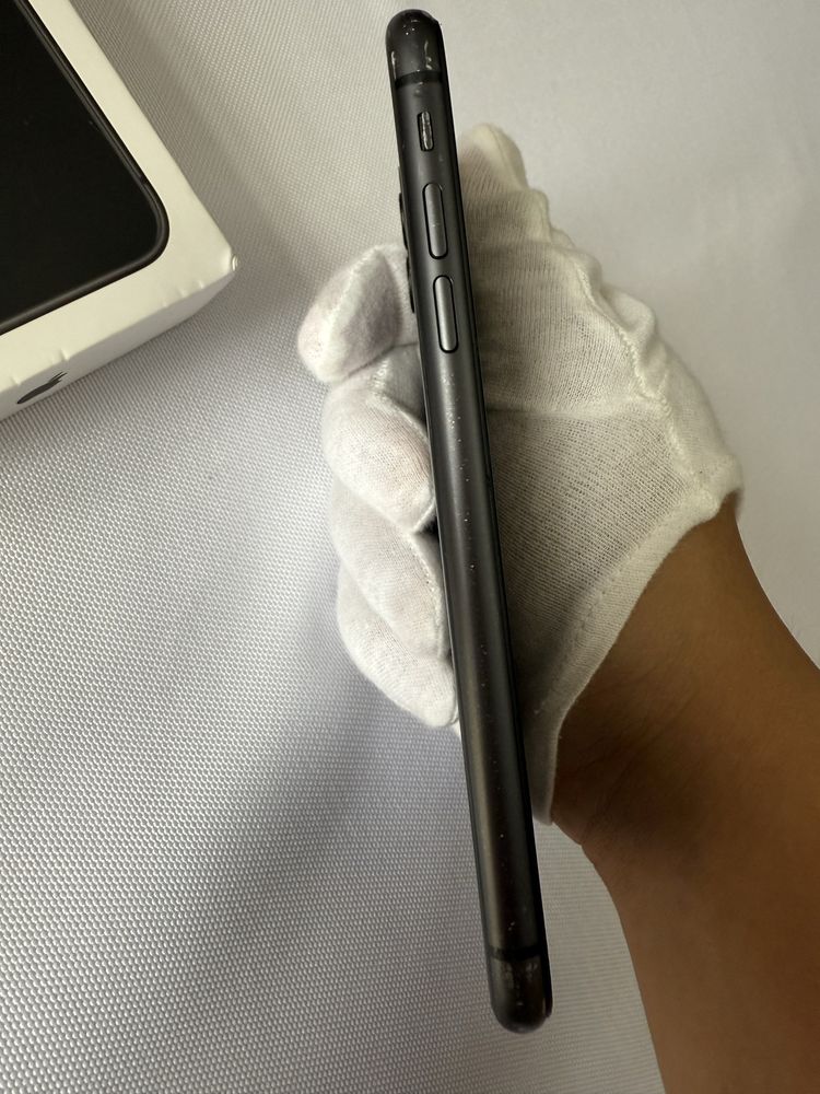 Iphone 11 64GB stan dobry , bateria 100%