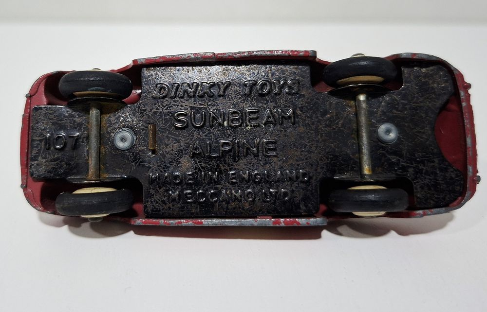 Miniatura Dinky Toys Sunbeam Alpine