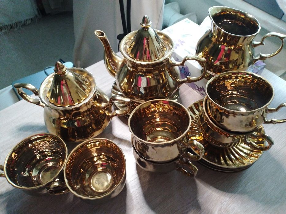 Чайний порцеляновий набір в золоті-15 од