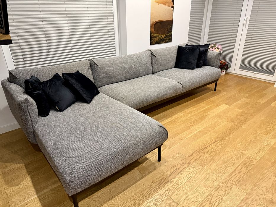 Narożnik Sofa ÄPPLARYD 3-osobowa z szezlongiem, Lejde szary-czarny