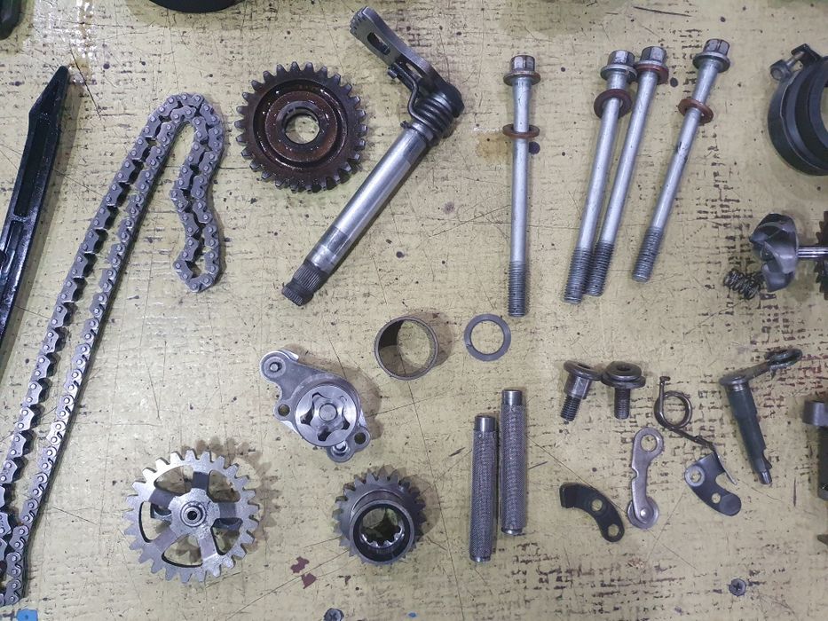 Silnik Suzuki RMZ/KXF 250  części 4T 06r pokrywy króciec mech. kopki