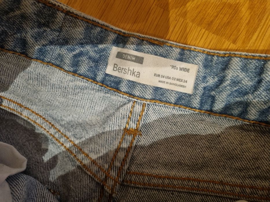 Bershka Calças de ganga com rasgões