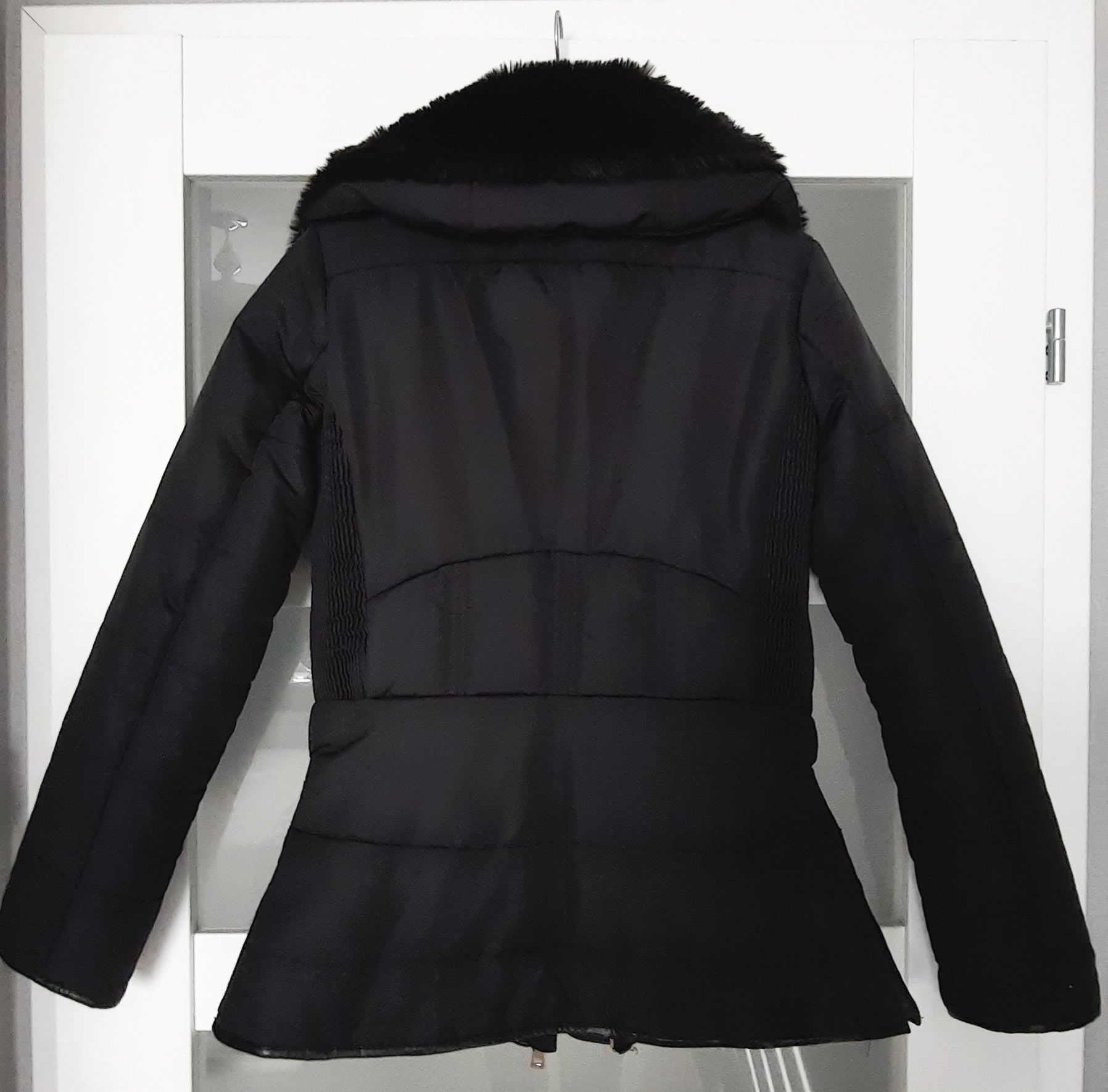 Czarna krótka kurtka Top Secret (rozmiar 36)