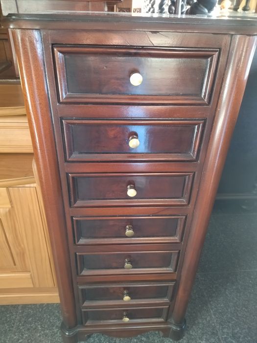 Camiseiro  como novo