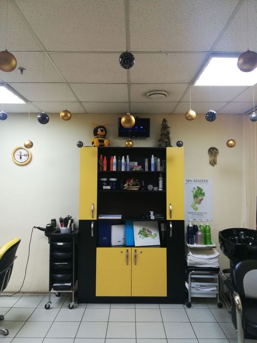 Продам свої перукарські меблі,все в дуже гарному стані.