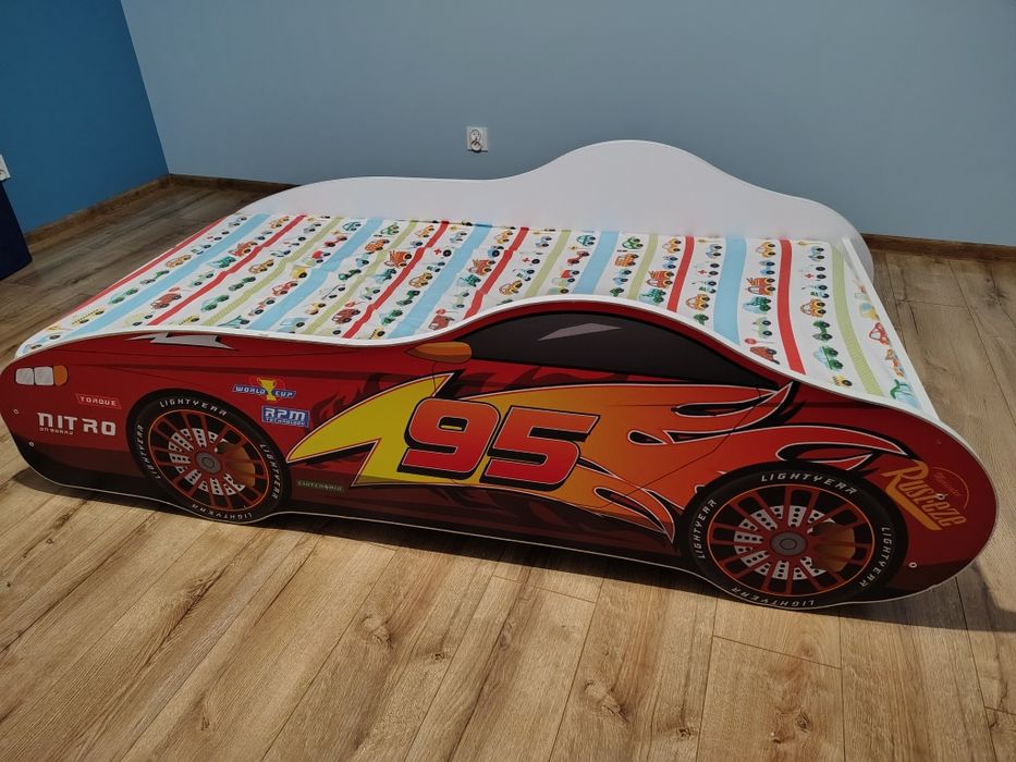 Łóżko w kształcie samochodu