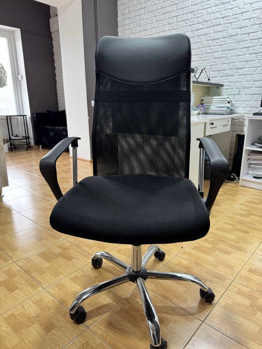 Компютерний стілець