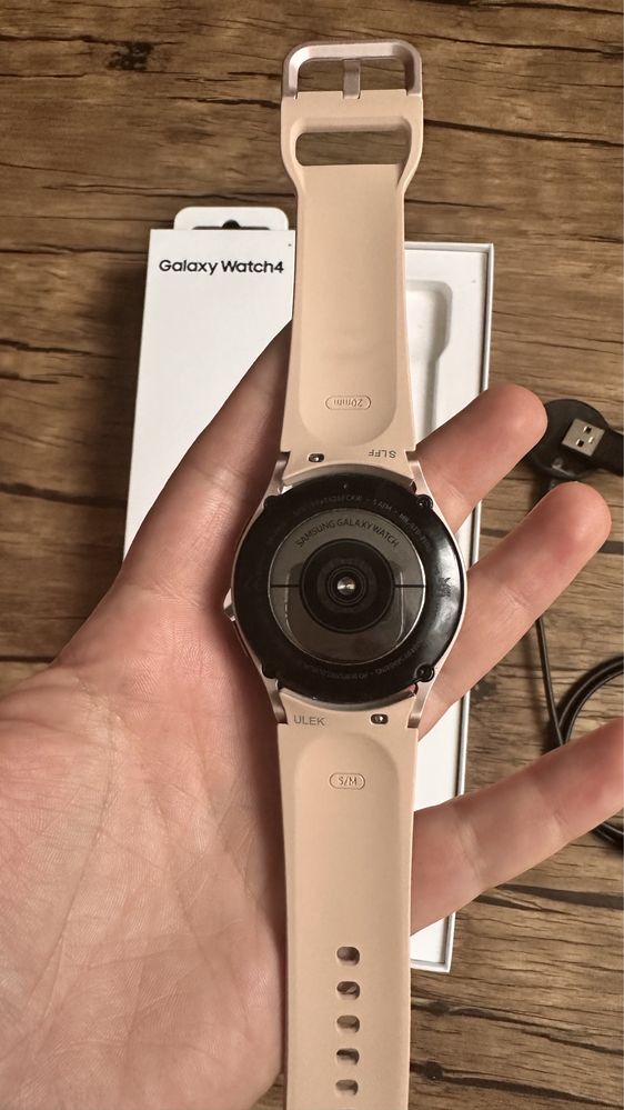 Смарт годинникSamsung Galaxy Watch 4 40мм Gold