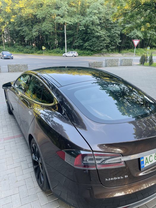 Тесла Модель S 85kw Європа