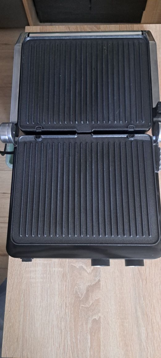 Grill elektryczny GOTZE & JENSEN GL802X