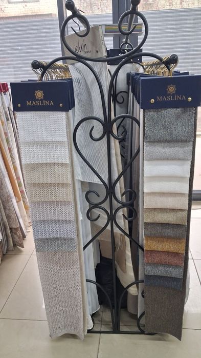 Ковані стійки під одяг