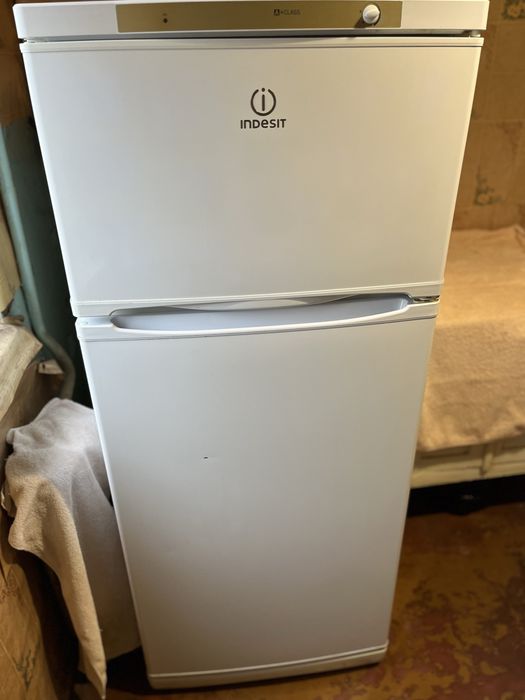 Холодильник Indesit — у відмінному робочому стані