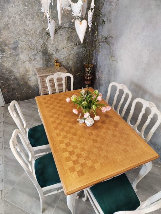 Krzesła po  renowacji. Siedzenia do obicia brak materiału wid. na zdje