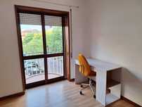 Quarto para alugar a rapariga estudante perto da Universidade