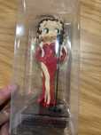 Figura Betty Boop em caixa